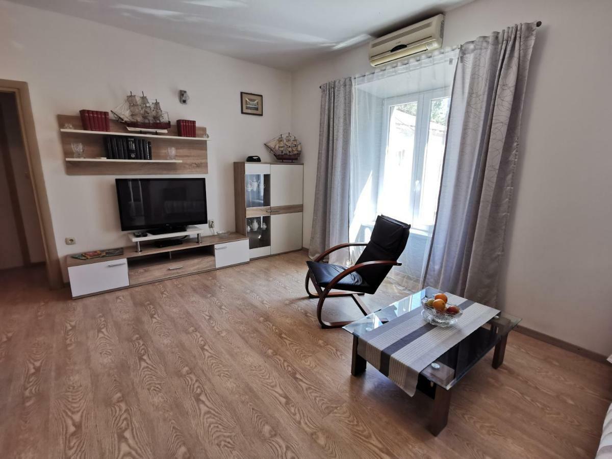 Big And Spacious Apartment In The Heart Of โอมิช ภายนอก รูปภาพ